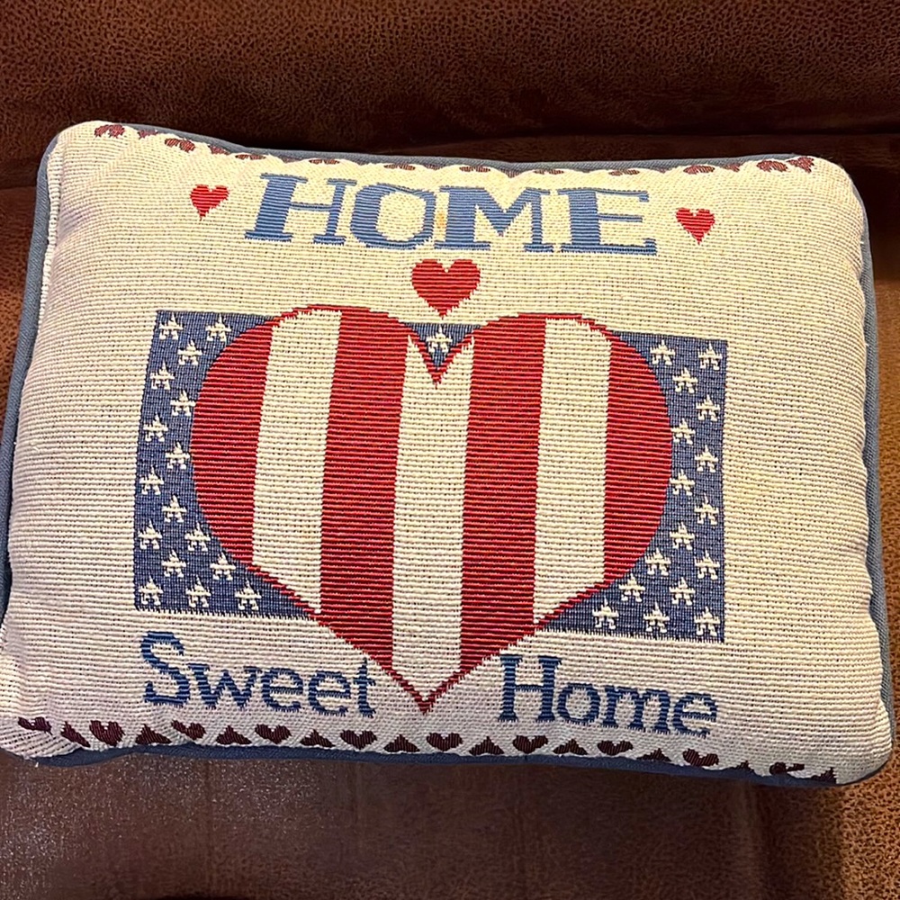 🌻 5/$15 Home Sweet Home accent pillow